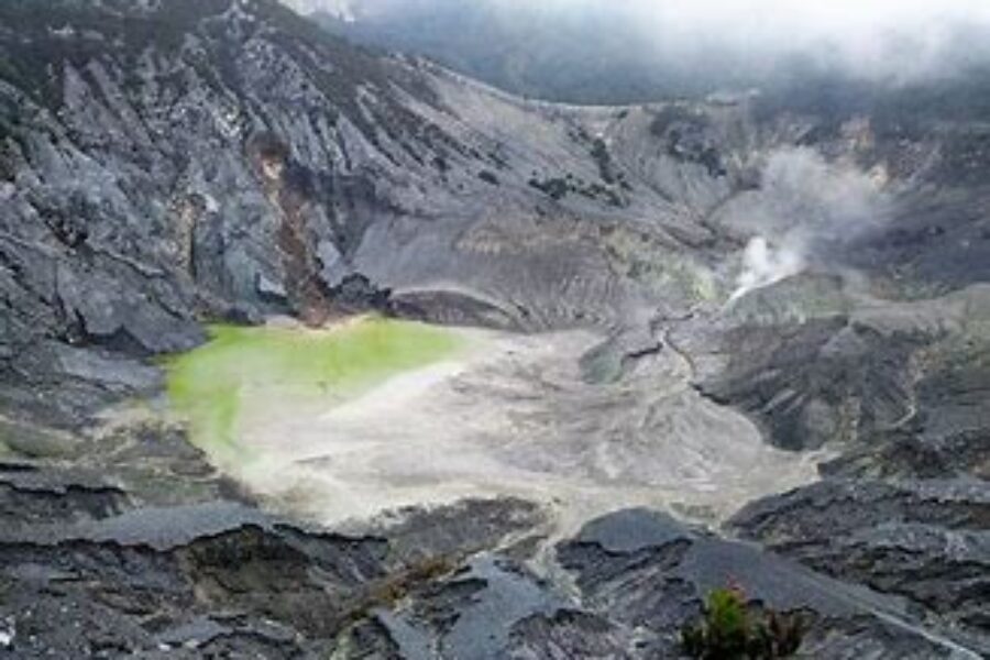 tangkuban perahu